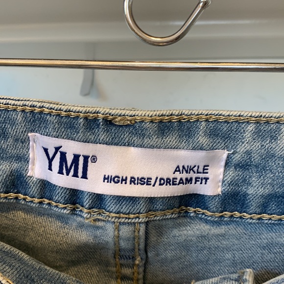 NWT YMI Distressed Dream Jeans - Picture 3 of 6